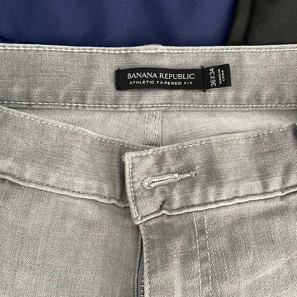 Light grey Banana Republic Jeans. Worn once. Great condition. Size 36/34